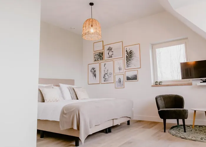 לינה וארוחת בוקר Millsight 4*